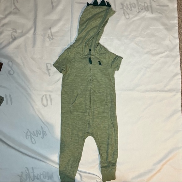 Carter’s Green Short Sleeve Dinosaur Jumpsuit in Size 9 Months - Picture 3 of 14